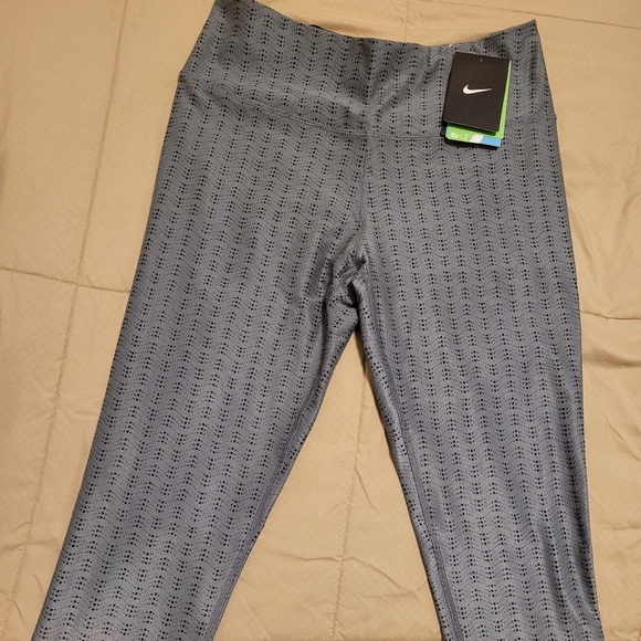Nike Women's Dry-Fit Legend Legging - Picture 1 of 3